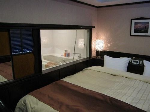 โรงแรม โรงแรมนิวสเตชั่น 3*